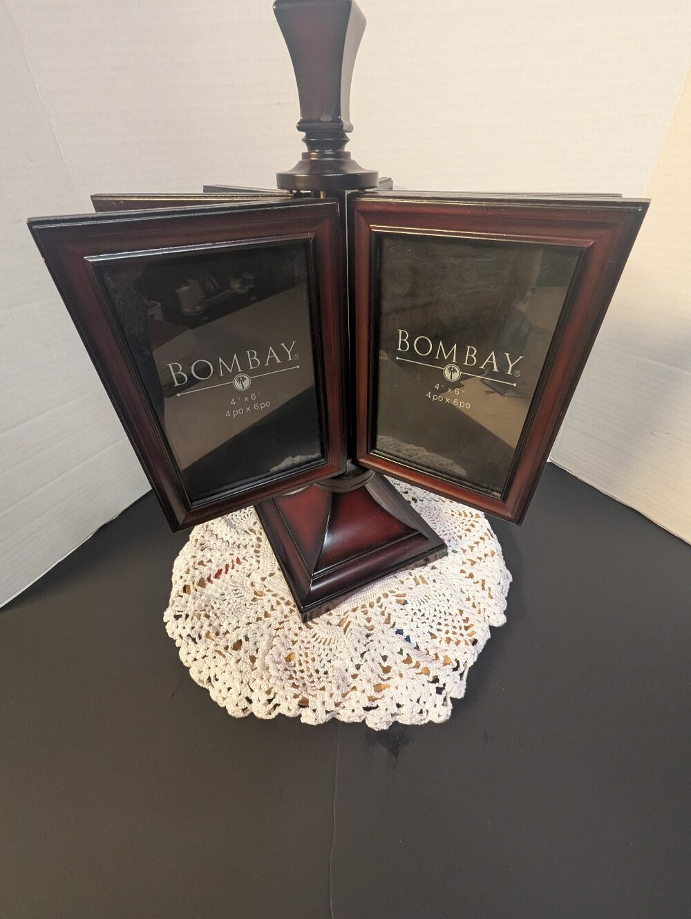 Vintage 2005 Bombay Company Cherrywood Rotating 4x6 Frame Photo Display Stand